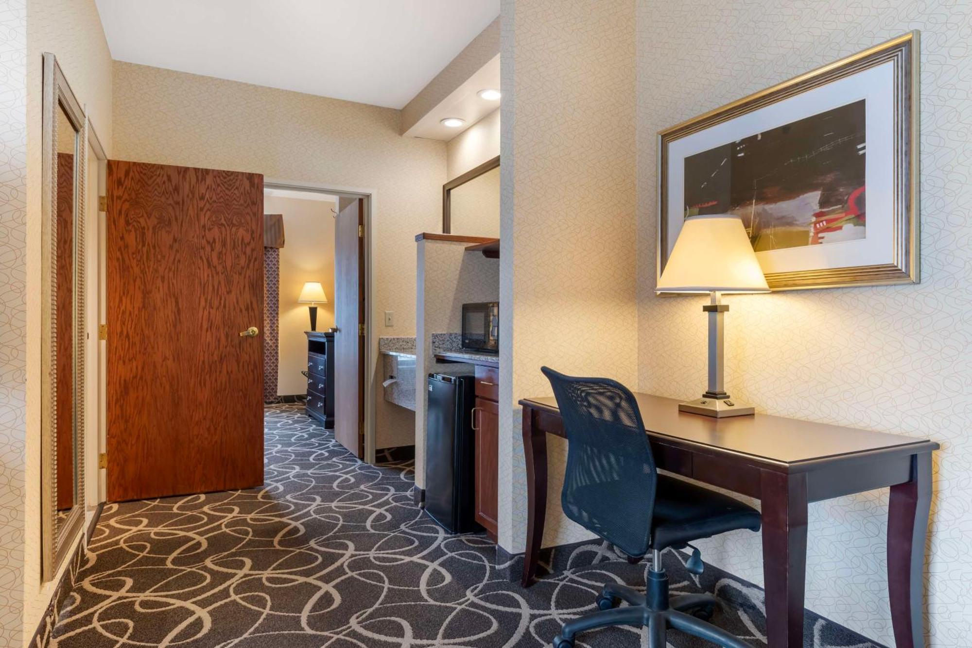 Best Western Plus Eau Claire Conference Center Exterior photo