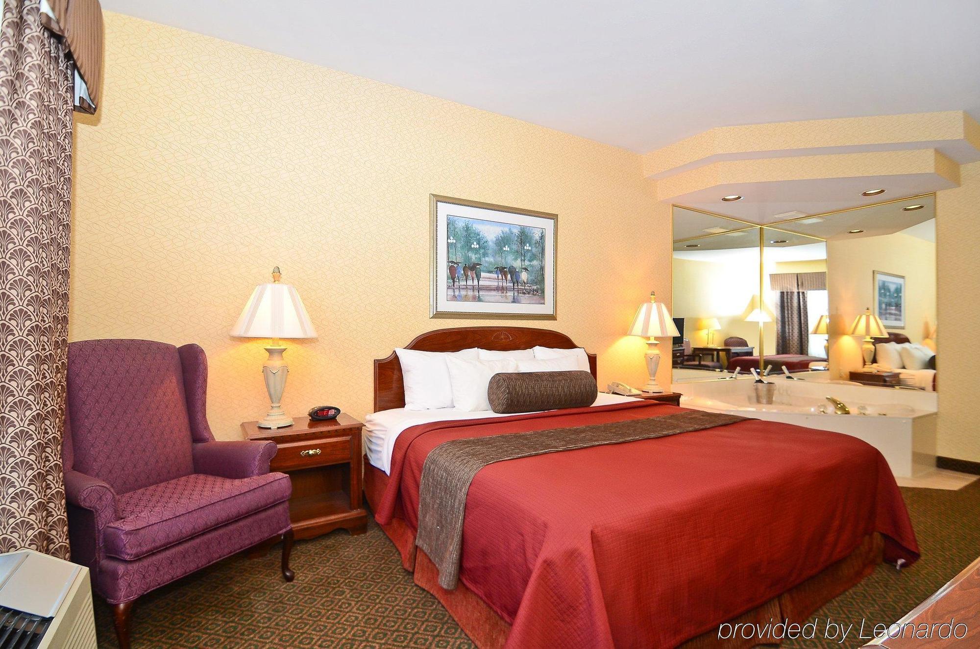 Best Western Plus Eau Claire Conference Center Room photo