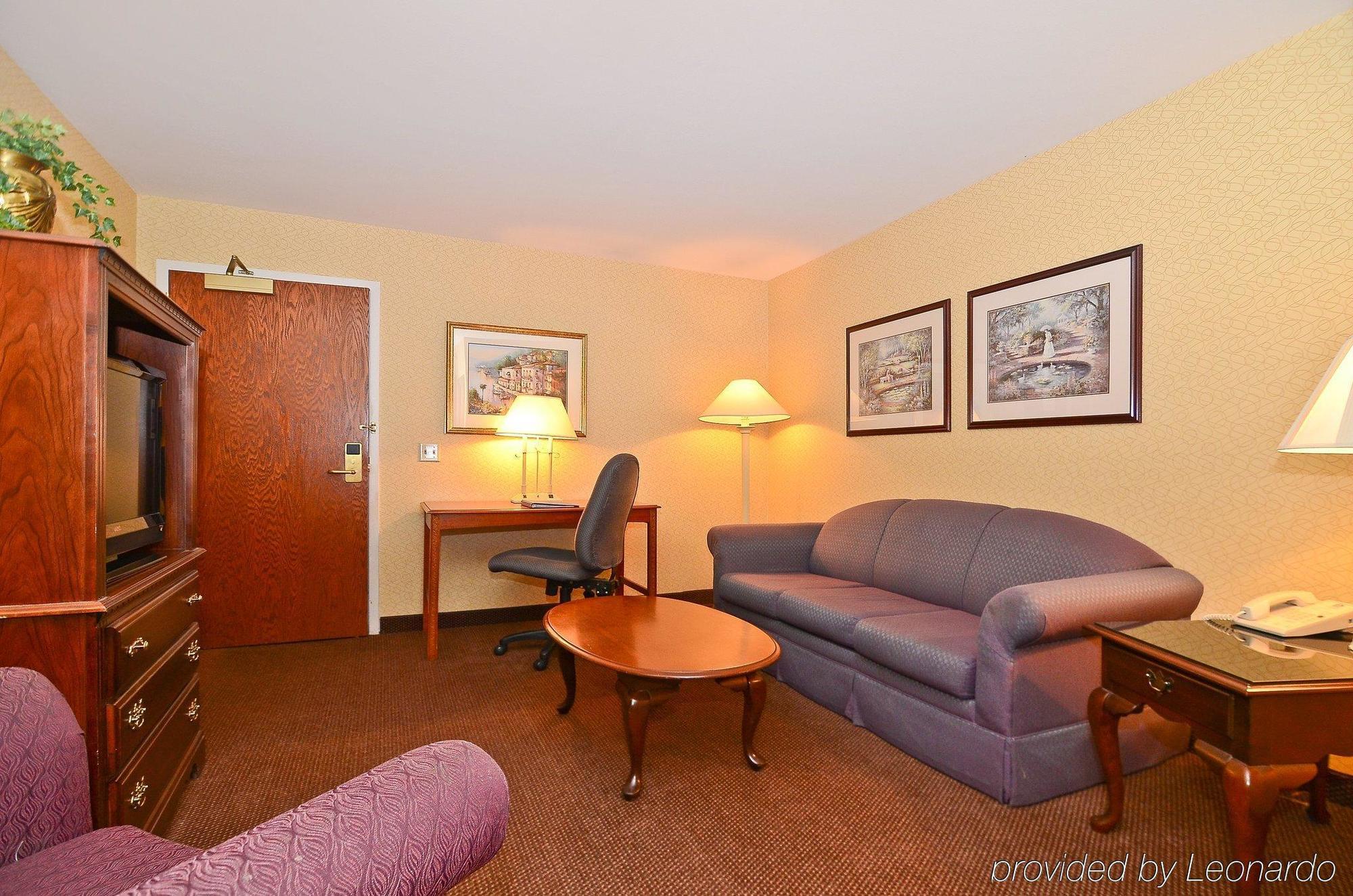 Best Western Plus Eau Claire Conference Center Room photo
